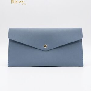 Cosmetiquera estilo sobre azul